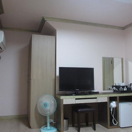 Moiri Guesthouse Йосу Екстер'єр фото