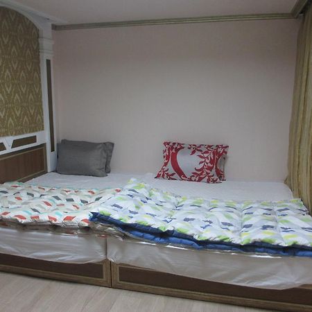 Moiri Guesthouse Йосу Екстер'єр фото