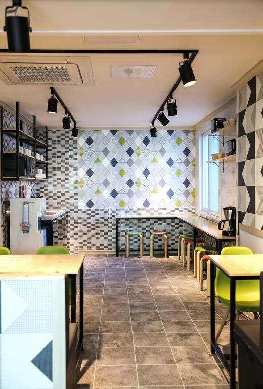 Moiri Guesthouse Йосу Екстер'єр фото
