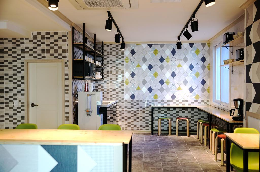 Moiri Guesthouse Йосу Екстер'єр фото