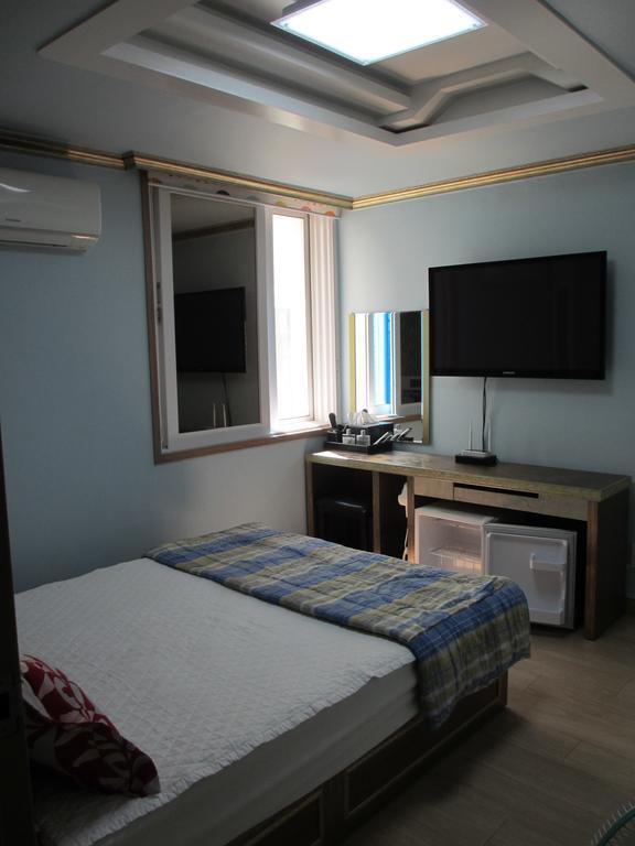 Moiri Guesthouse Йосу Екстер'єр фото