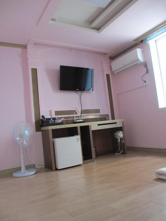 Moiri Guesthouse Йосу Екстер'єр фото