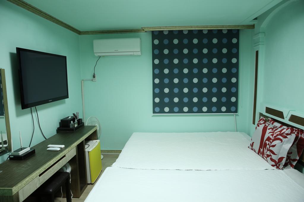 Moiri Guesthouse Йосу Екстер'єр фото