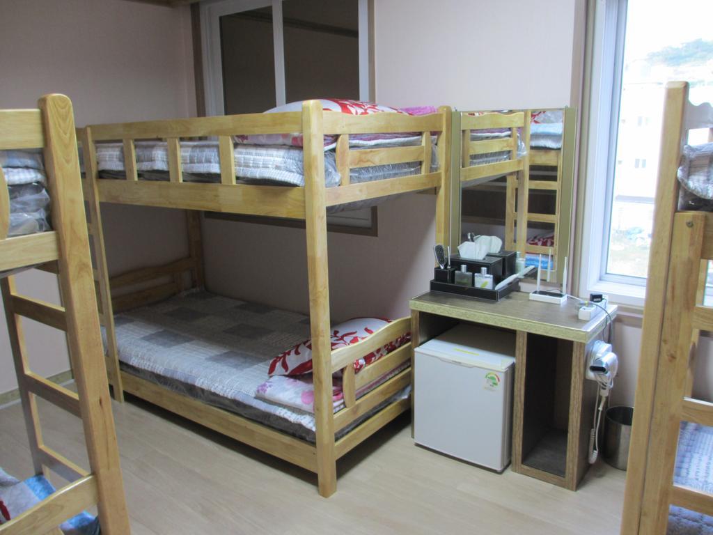 Moiri Guesthouse Йосу Екстер'єр фото