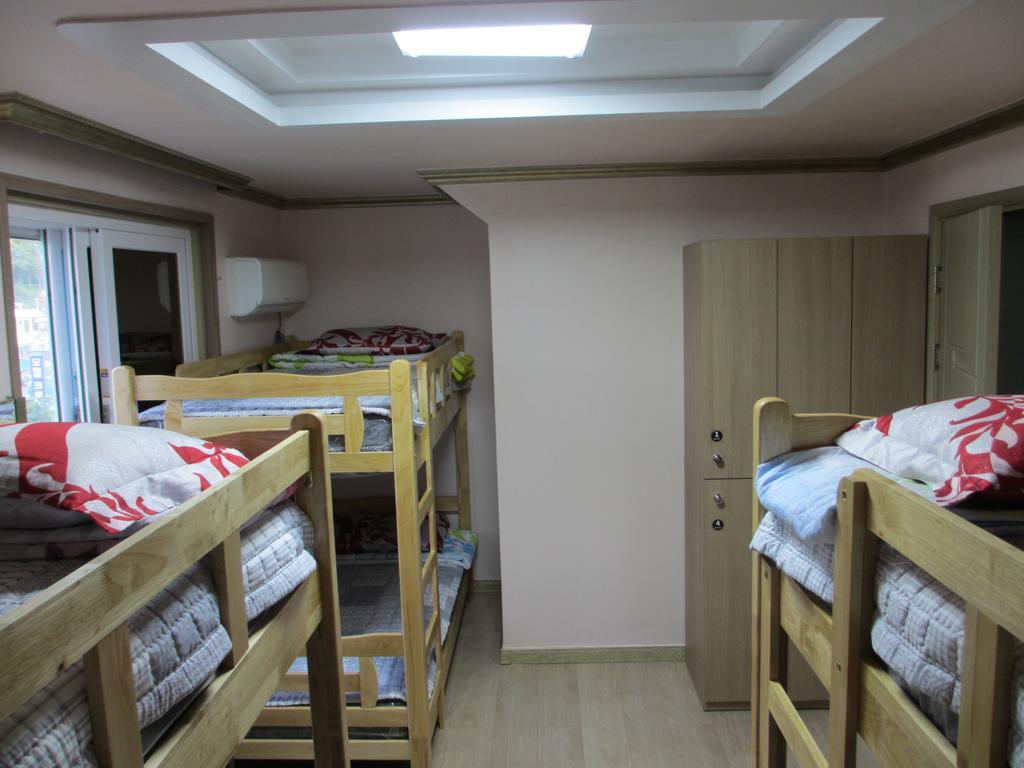 Moiri Guesthouse Йосу Екстер'єр фото