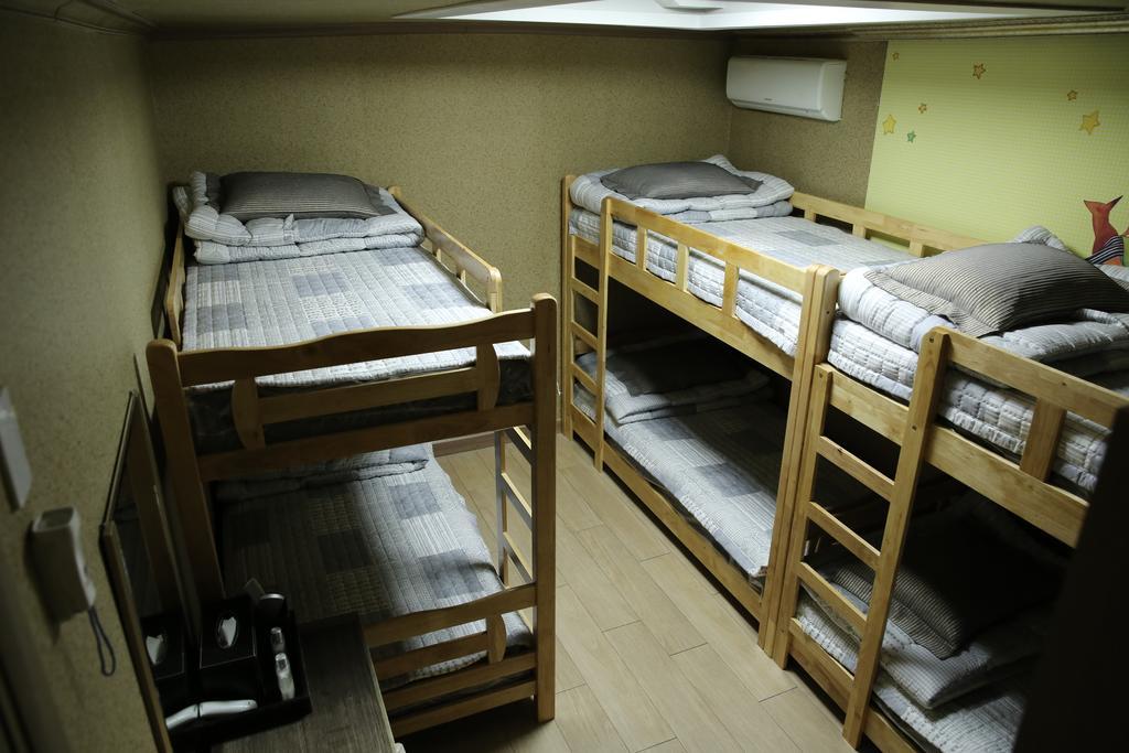 Moiri Guesthouse Йосу Екстер'єр фото