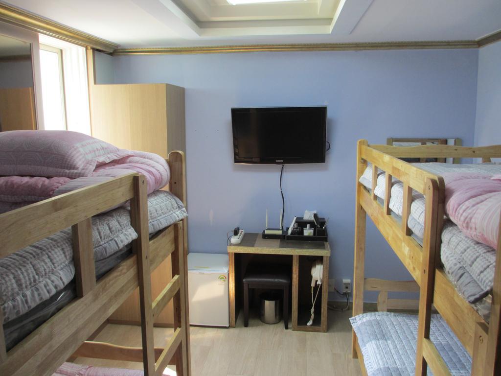 Moiri Guesthouse Йосу Екстер'єр фото