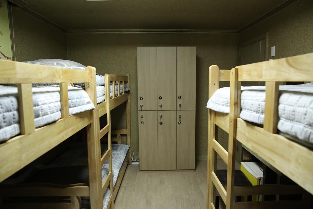 Moiri Guesthouse Йосу Екстер'єр фото