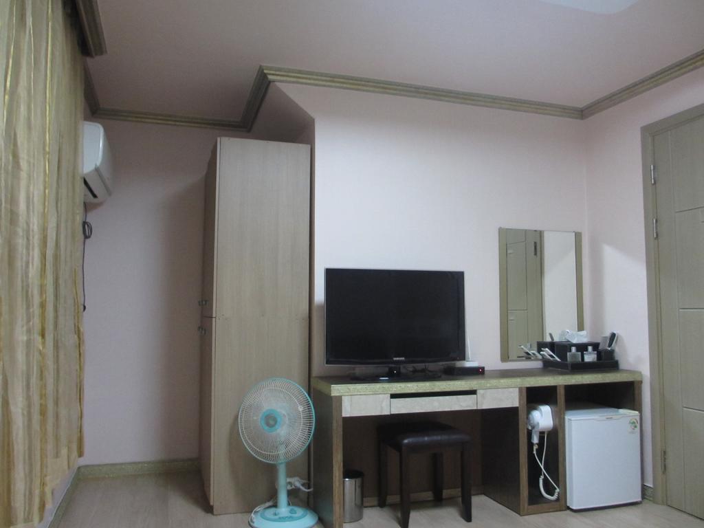 Moiri Guesthouse Йосу Екстер'єр фото