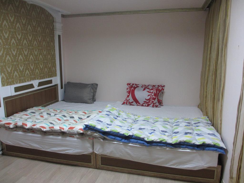 Moiri Guesthouse Йосу Екстер'єр фото
