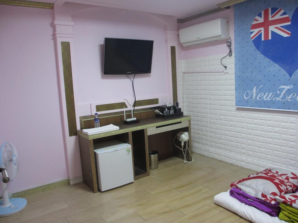 Moiri Guesthouse Йосу Екстер'єр фото