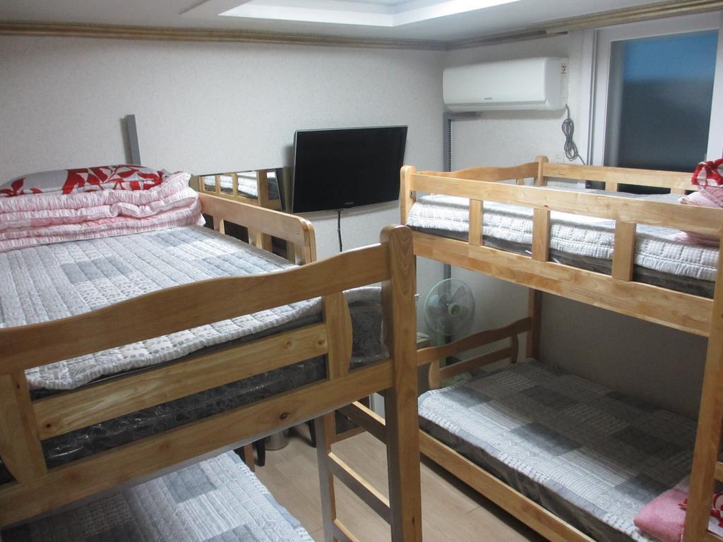 Moiri Guesthouse Йосу Екстер'єр фото