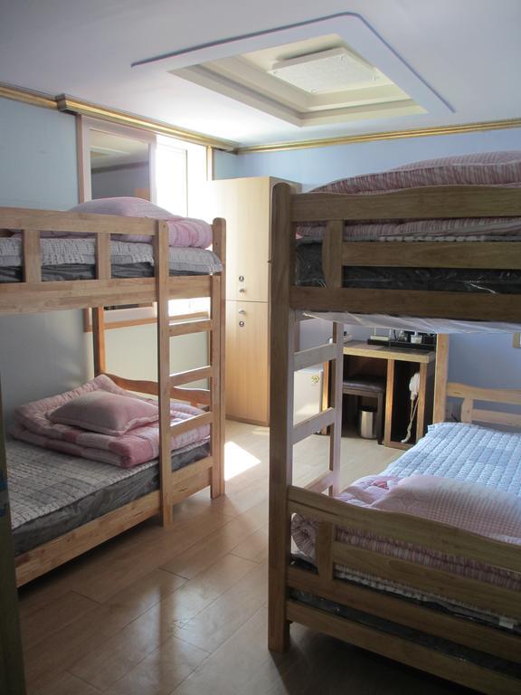 Moiri Guesthouse Йосу Екстер'єр фото