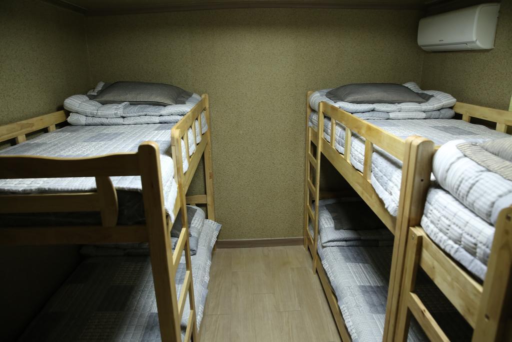 Moiri Guesthouse Йосу Екстер'єр фото