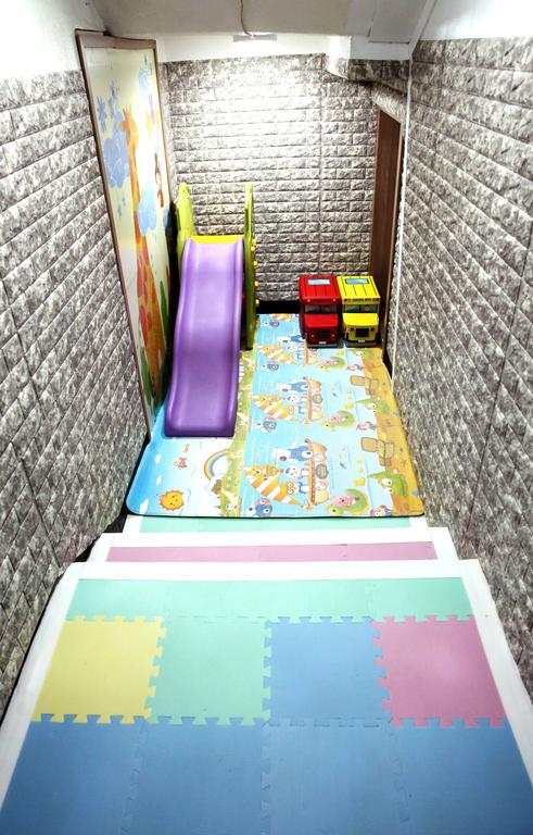 Moiri Guesthouse Йосу Екстер'єр фото