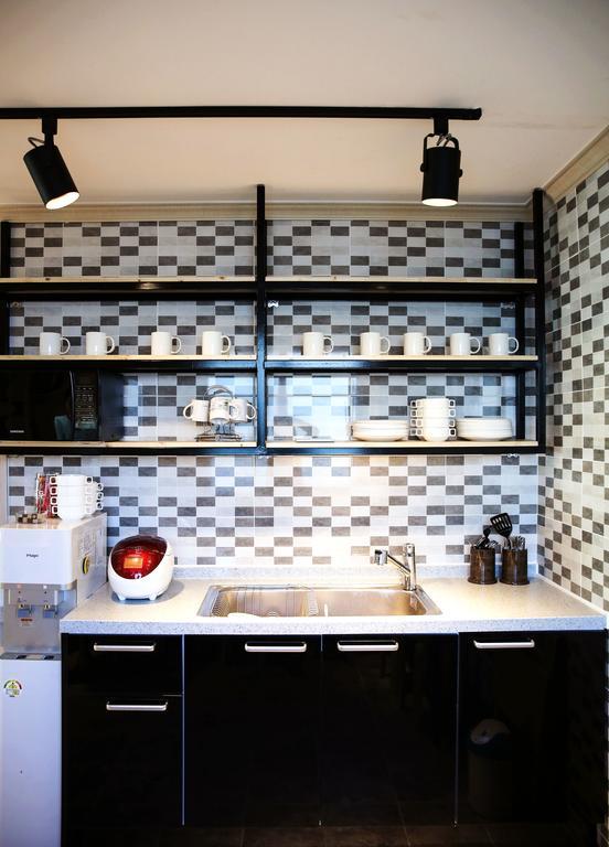 Moiri Guesthouse Йосу Екстер'єр фото
