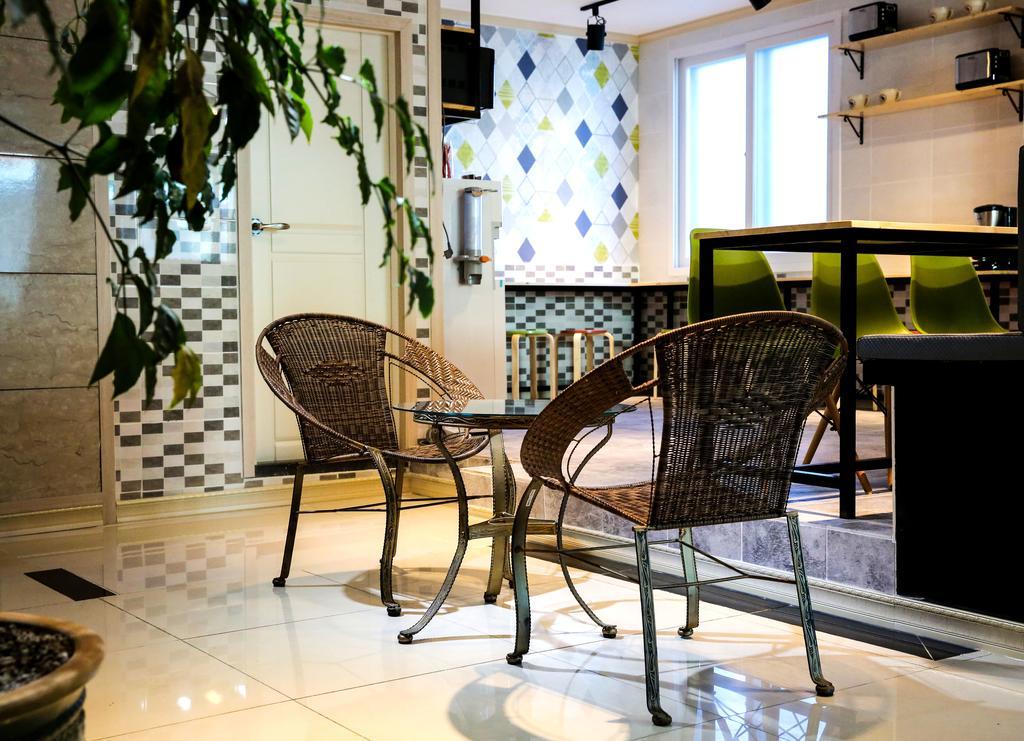Moiri Guesthouse Йосу Екстер'єр фото